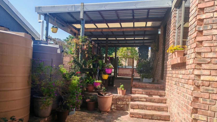 3 Bedroom Property for Sale in Fraaiuitsig Western Cape